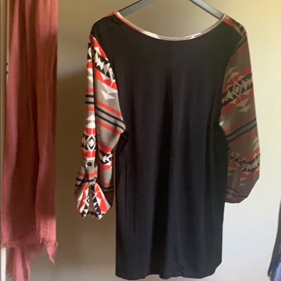 Geometric pattern top - Picture 2 of 3